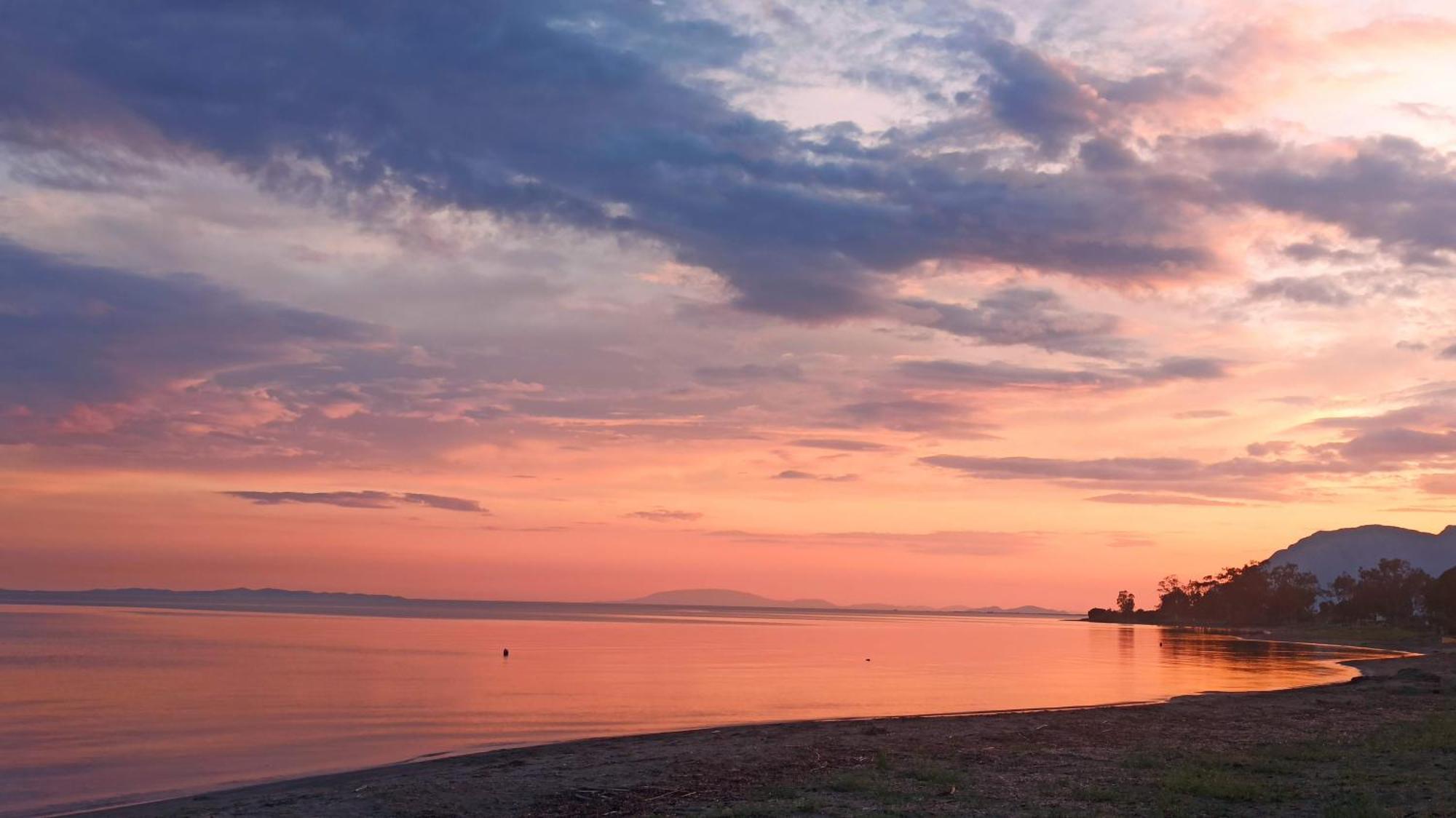 Nafpaktos Cottage By The Sea For Travelers And Dreamers! Exterior photo